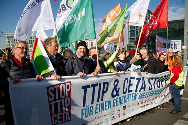 By Mehr Demokratie (Großdemo gegen TTIP und CETA) [CC BY-SA 2.0 (http://creativecommons.org/licenses/by-sa/2.0)], via Wikimedia Commons