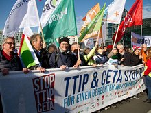 By Mehr Demokratie (Großdemo gegen TTIP und CETA) [CC BY-SA 2.0 (http://creativecommons.org/licenses/by-sa/2.0)], via Wikimedia Commons