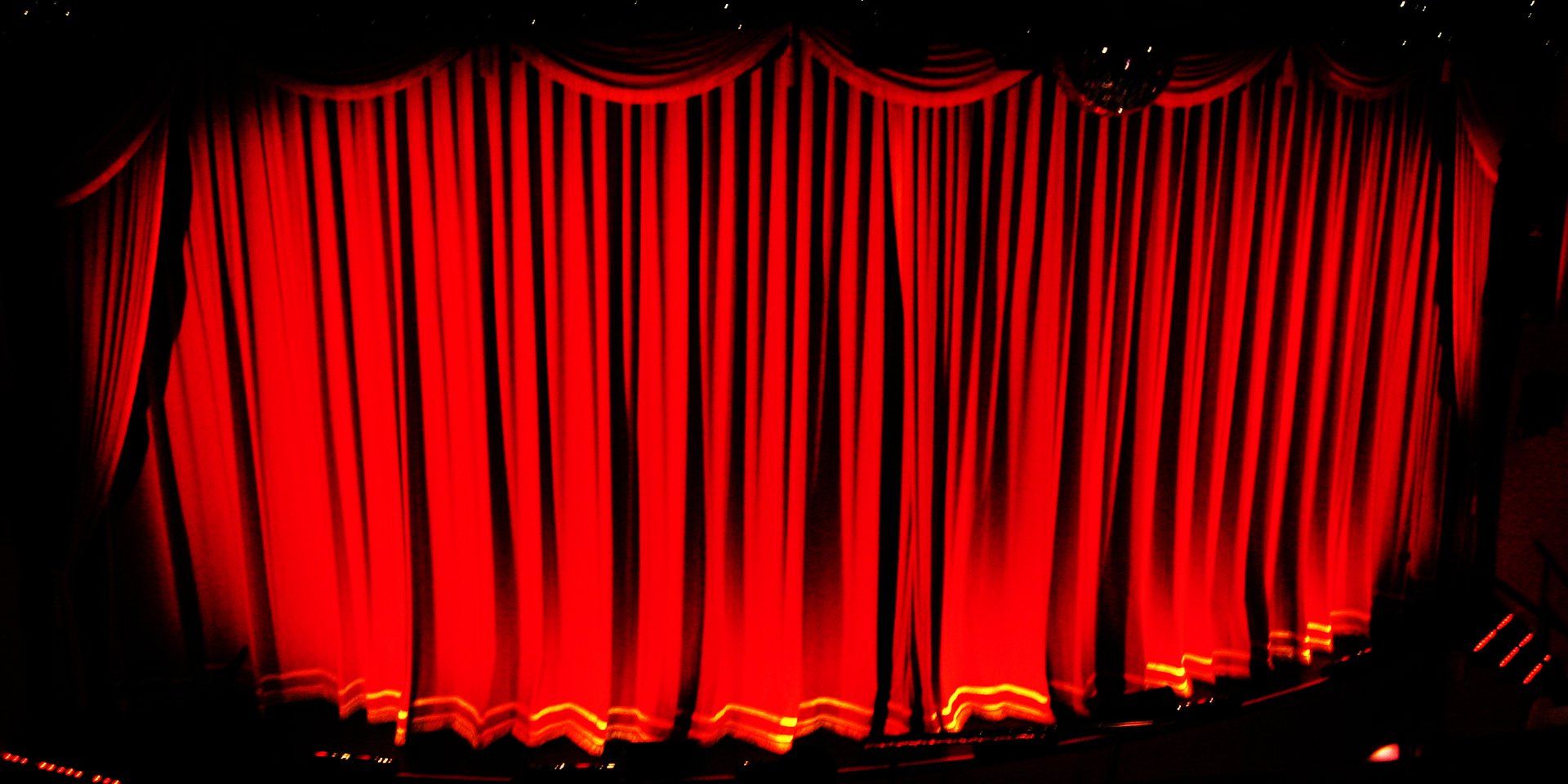 Theatervorhang - ©  ORANGEMINE  / pixelio.de