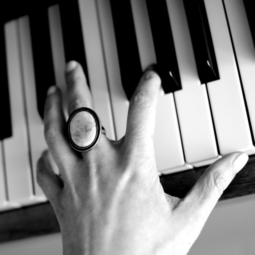 Klavierspielende Hände - (c) Corinna Dumat / pixelio.de